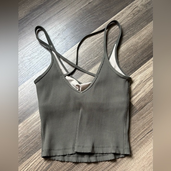 $72 Vuori Ribbed Crop Tank - Picture 7 of 8